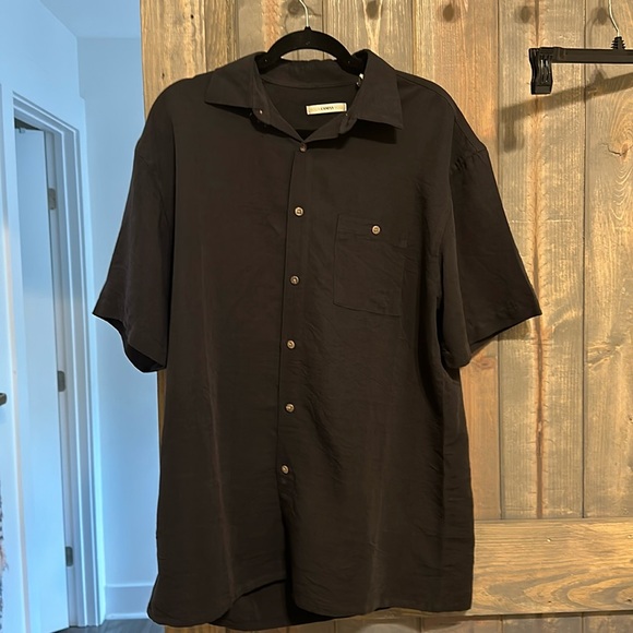 Nice black button up size medium great fabric!!! - Picture 1 of 3